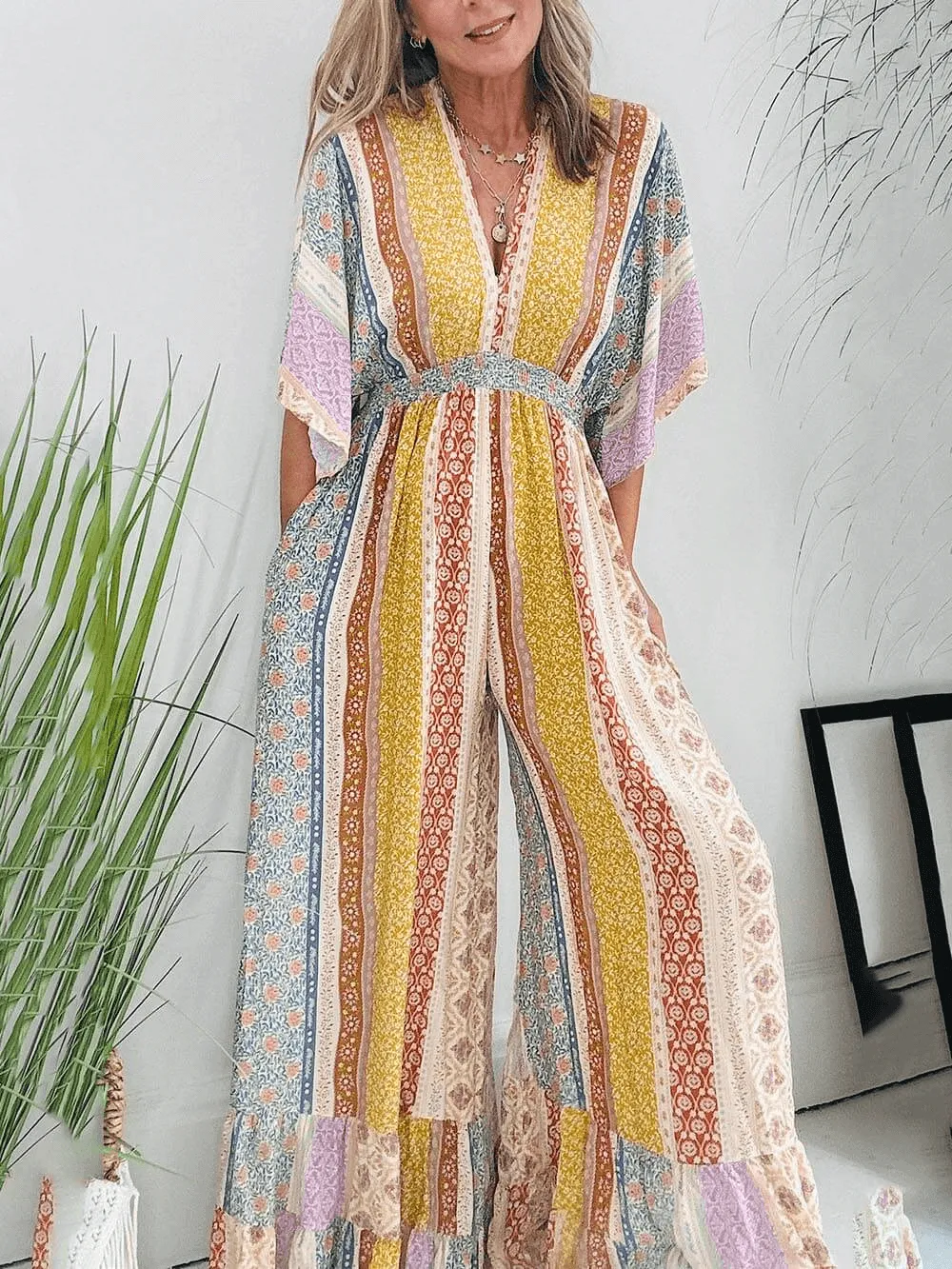 Elegant Women's Jumpsuit: Stylish & Modern One-Piece Outfit